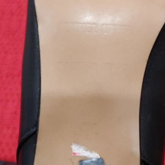 Elegant Black Leather Knee-High Boots - Picture 2 of 6